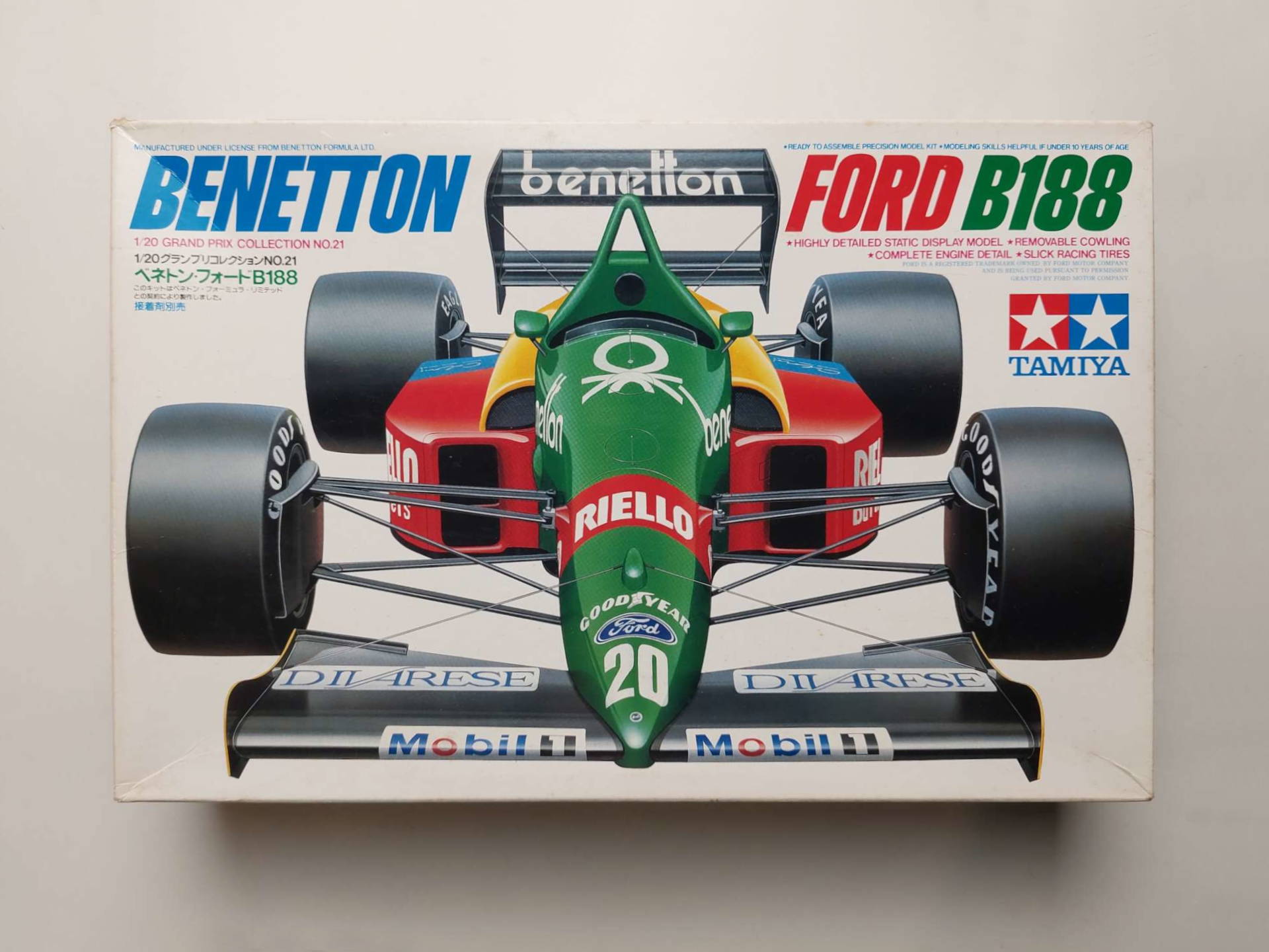 55fcb0146de224a5ecec8b4b427525df.jpg 1/20 Benetton Ford B188 Сборная модель Tamiya 20021