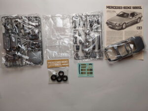 1/24 Mercedes-Benz 500SL 1989 with Engine Сборная модель Tamiya 24099