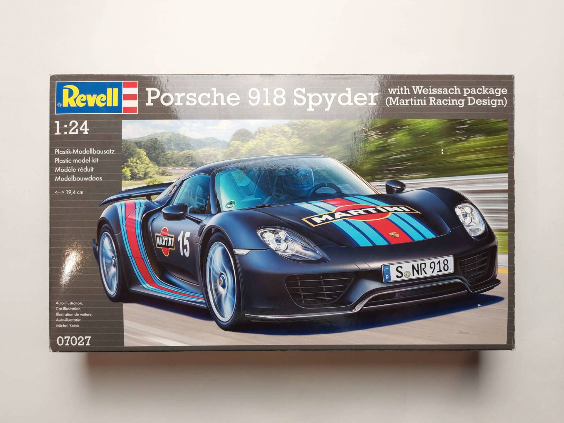 fb90ad2a13921ba567783c4415ba8a61.jpg 1/24 Porsche 918 Spyder with Weissach package (Martini Racing Design) Сборная модель Revell 07027