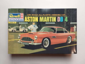 1/25 Aston Martin DB4 1960 Сборная модель Revell Monogram 0562