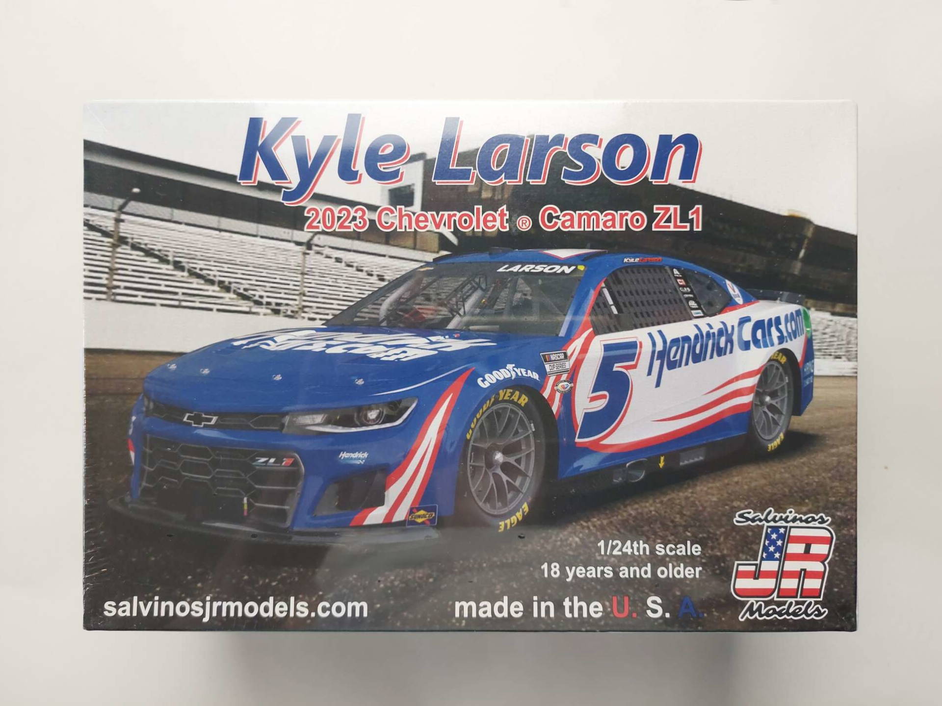 302bd3db92e61cec76a2da8f9e265408.jpg 1/24 Chevrolet Camaro ZL1 2023 Kyle Larson #5 HendrickCars Сборная модель Salvinos Jr Models HMC2023KLP