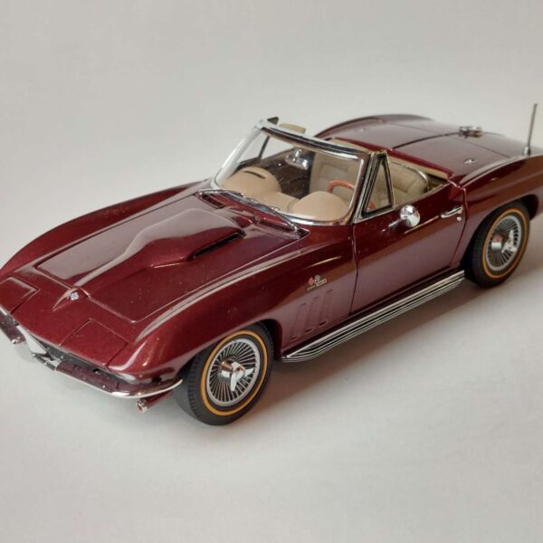 1/24 Chevrolet Corvette Convertible 1965 Масштабная модель Danbury Mint