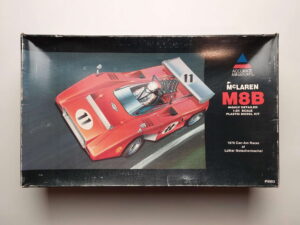 1/24 McLaren M8B 1970 Can-Am 2nd Lothar Motschenbacher #11 Сборная модель Accurate Miniatures 5003