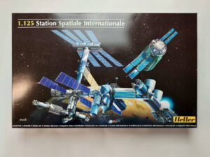 1/125 МКС / Station Spatiale Internationale Сборная модель Heller 80444