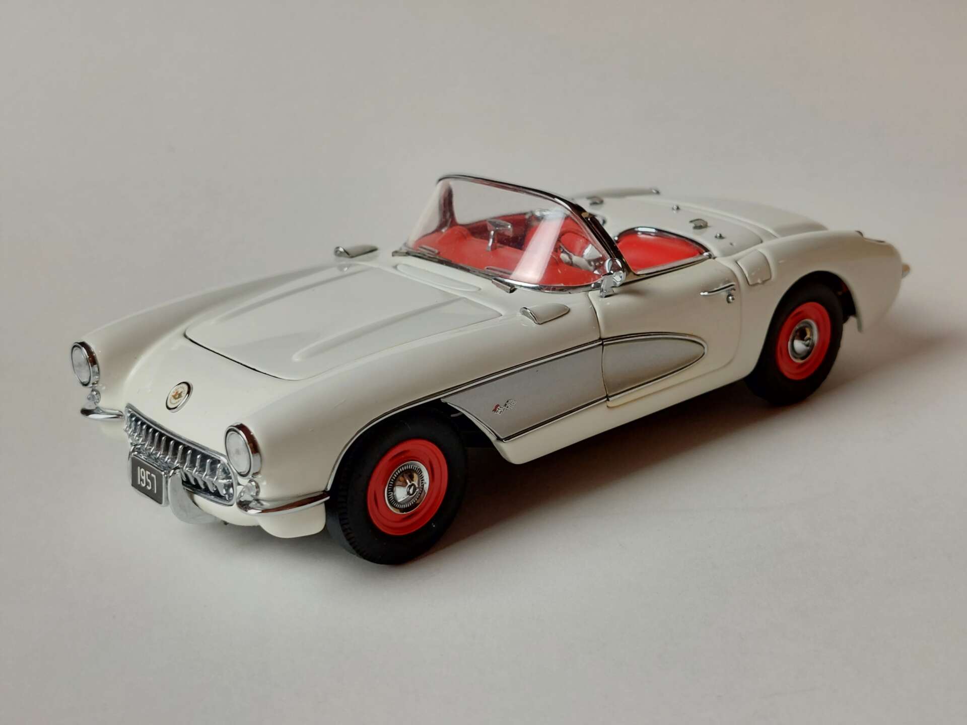 dd3628a2fd160d599956976393aa16b1.jpg 1/24 Chevrolet Corvette 1957 Масштабная модель Danbury Mint