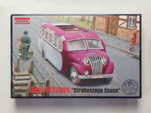 1/72 Opel Blitzbus Straßenzepp Essen Сборная модель Roden 725